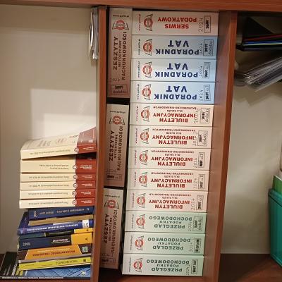 Poradniki VAT, przeglady podatkowe i kadrowe, biul