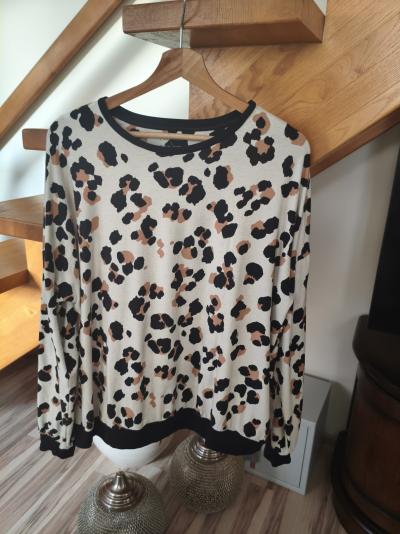 Sprzedam odzież damską w rozmiarze od 46 do 48